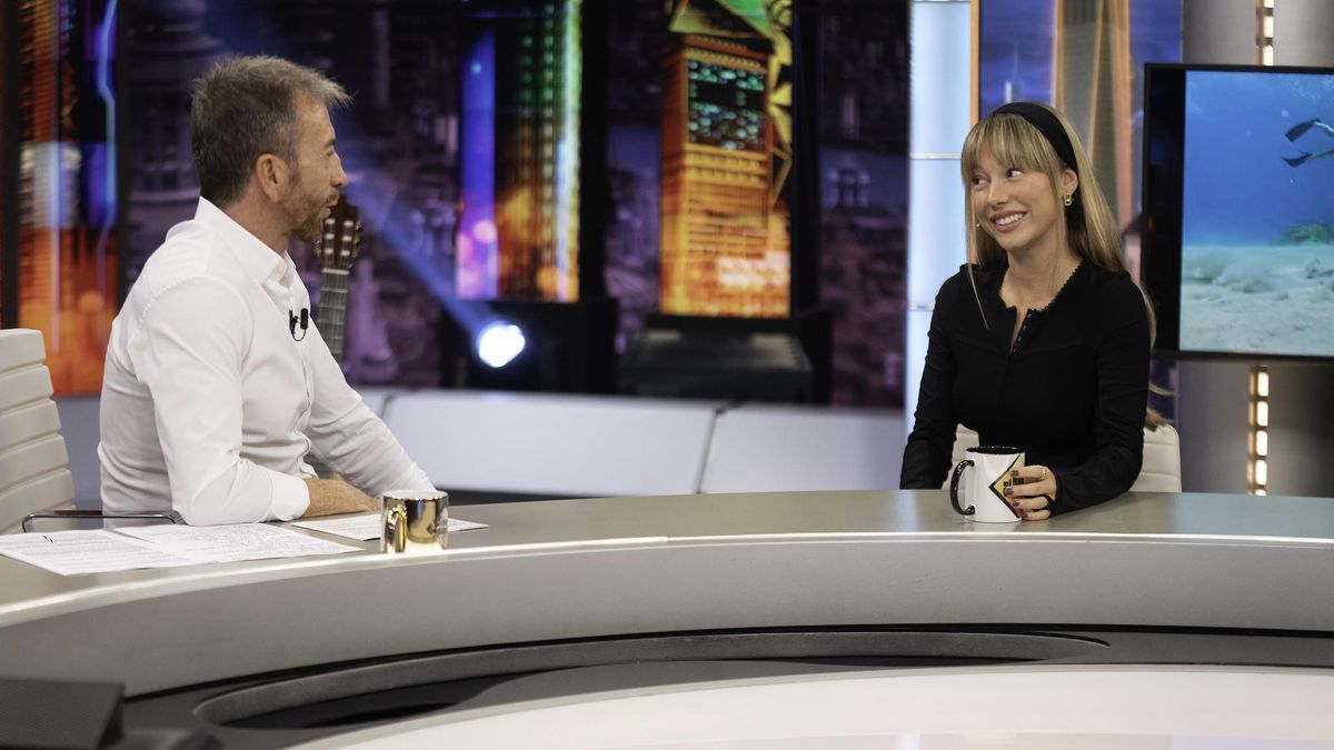 Pablo Motos y Ester Expósito en 'El Hormiguero'