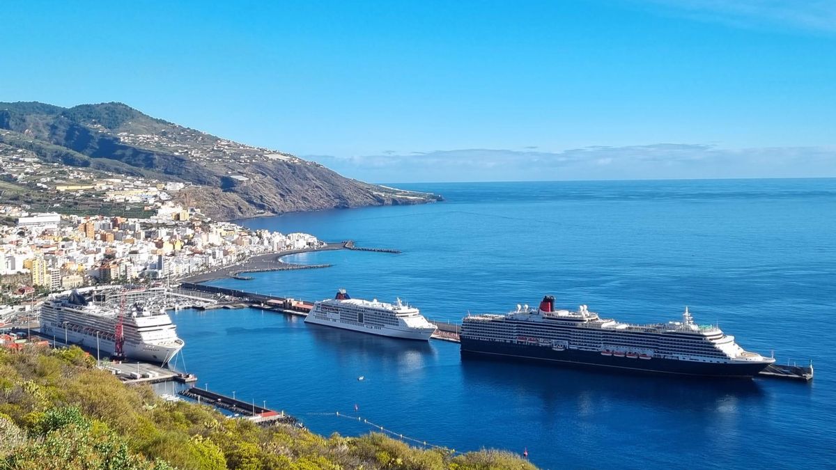 Los buques  ‘MSC Musica’,  ‘Queen Victoria’ y ‘Europa 2’, este sábado, en el puerto de Santa Cruz de La Palma.