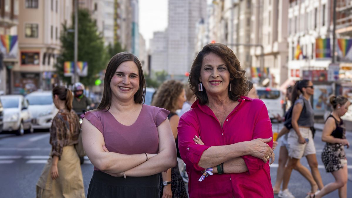 Jimena González y Carla Antonelli en la Gran Vía de Madrid