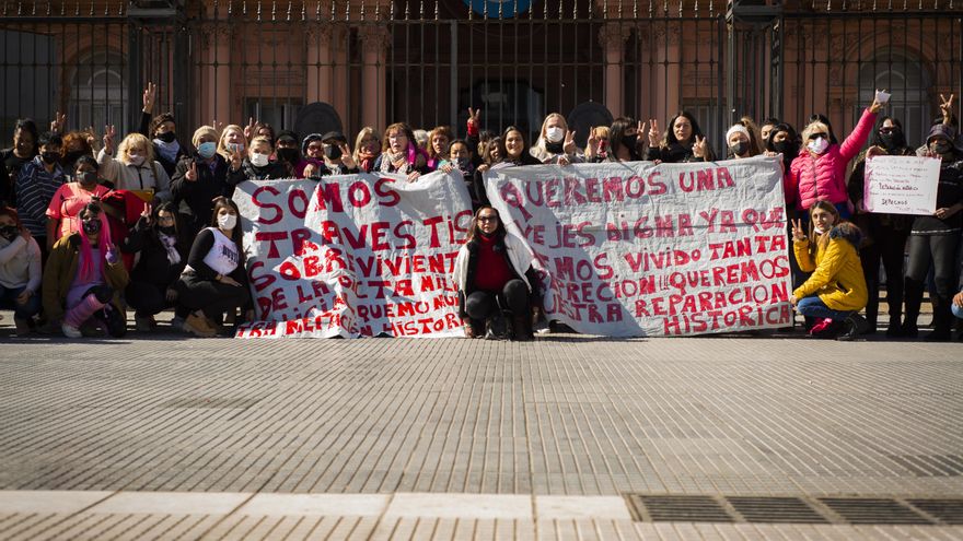 Travestis y trans mayores pidieron una reparación histórica frente a Casa Rosada