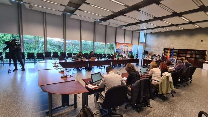 Extremadura convocará 1.200 plazas docentes para hacer fijos a interinos