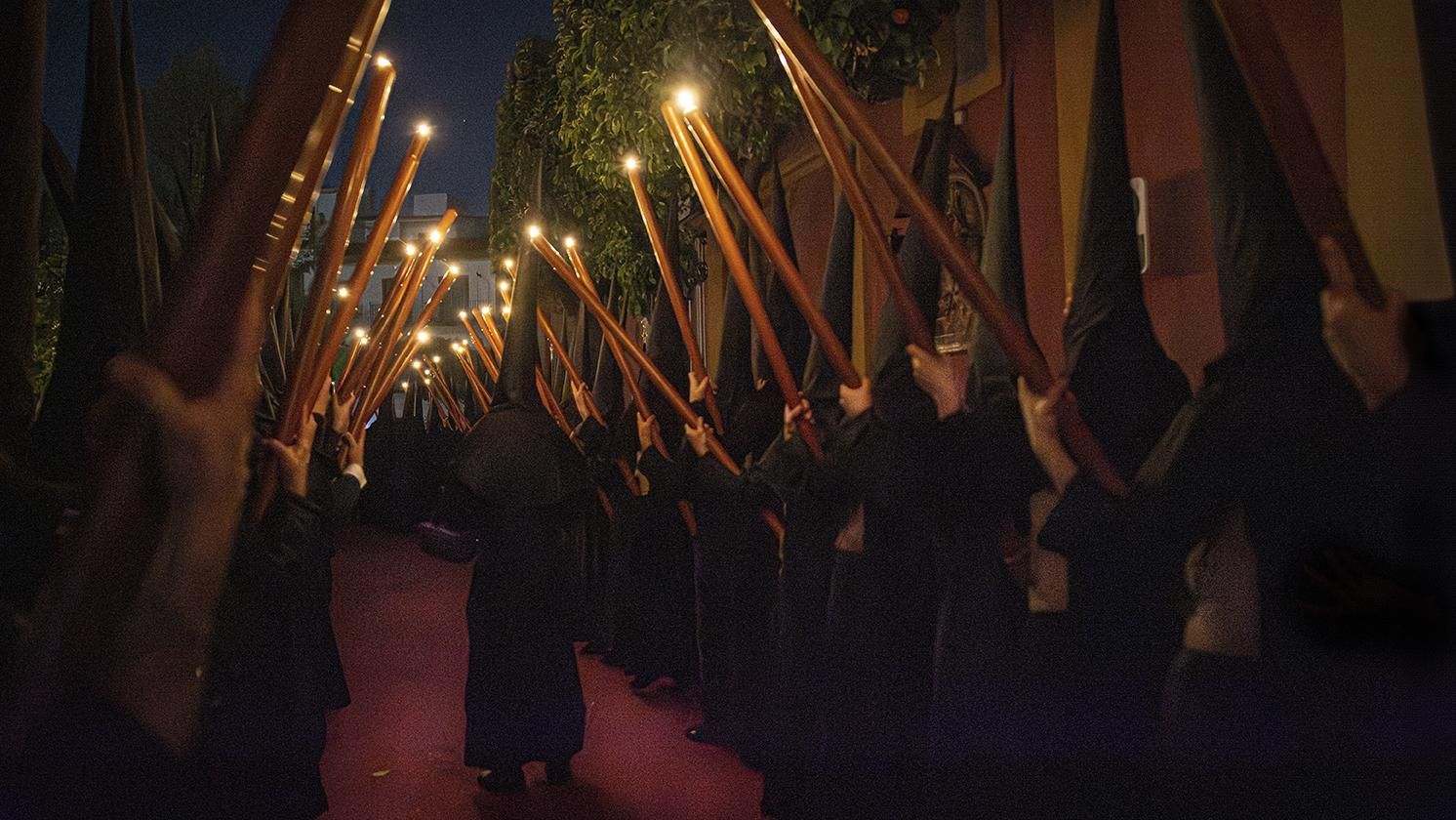 La Hermandad del Gran Poder inicia su Estación de Penitencia.