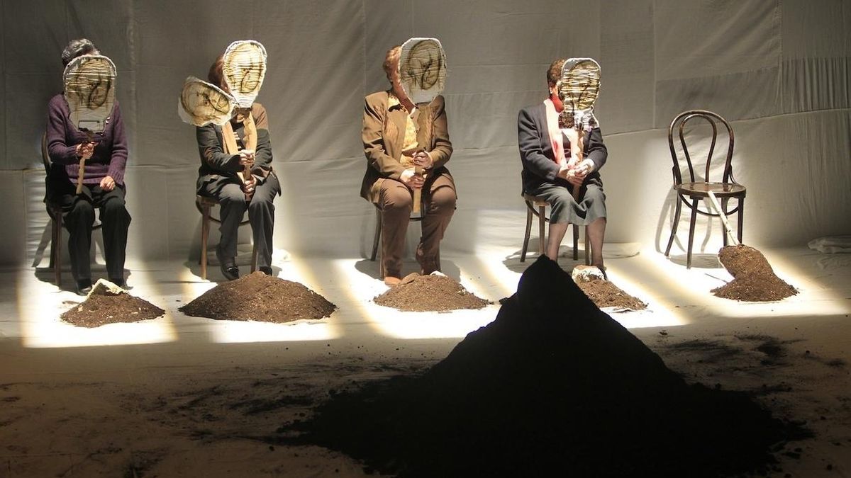 El trasfondo de la memoria colectiva llega al Concha Espina con 'Exhumación. Materia cruda'