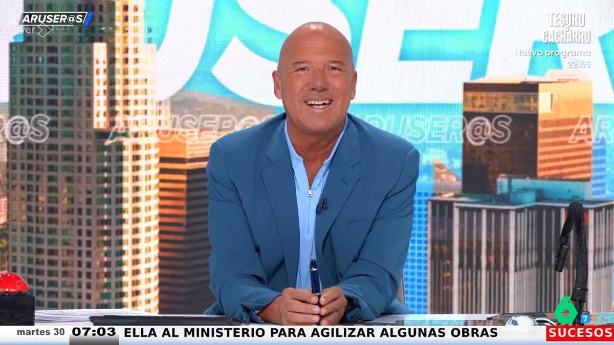 Alfonso Arús, al frente de una entrega de 'Aruser@s'