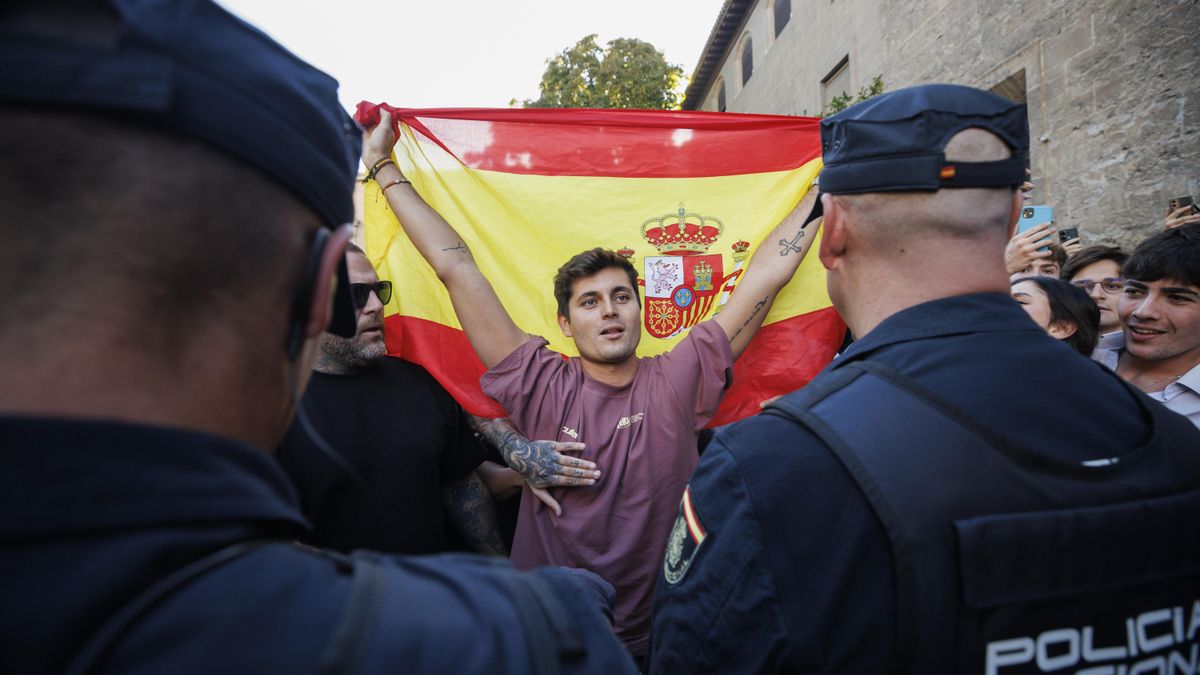 Vito Quiles, montando el pollo en Granada en octubre de 2025.