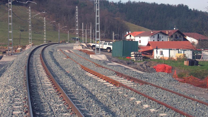 Euskotren: 40 años y 1.200 millones de viajes por las vías vascas