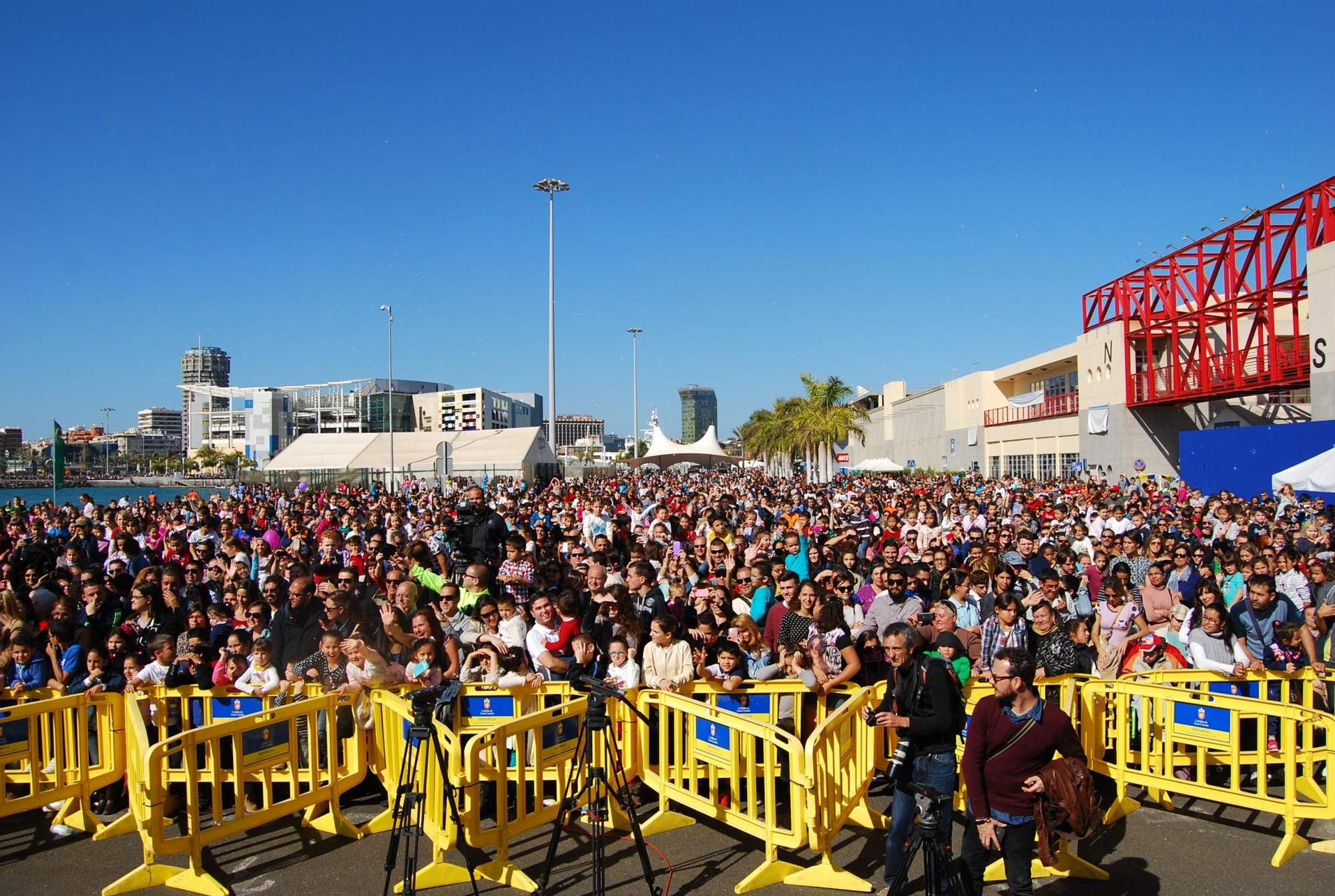 Más de 10.000 personas se congregaron en el Muelle Santa Catalina