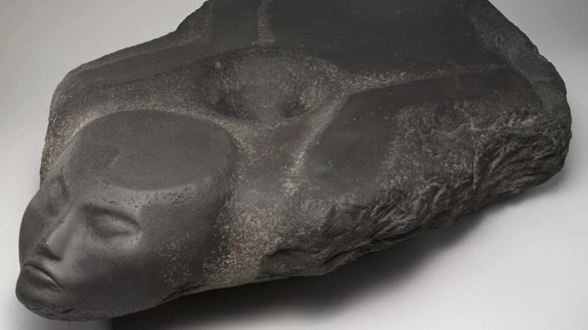 Las sandalias, los reposapiés y los pavimentos incorporaban figuras de adversarios derrotados