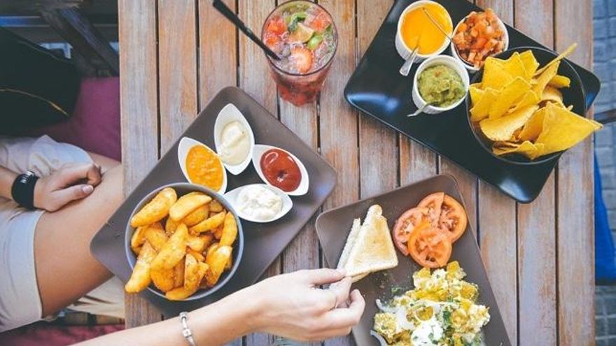 Comer muchas veces al día: ¿Es verdad que sirve para adelgazar?