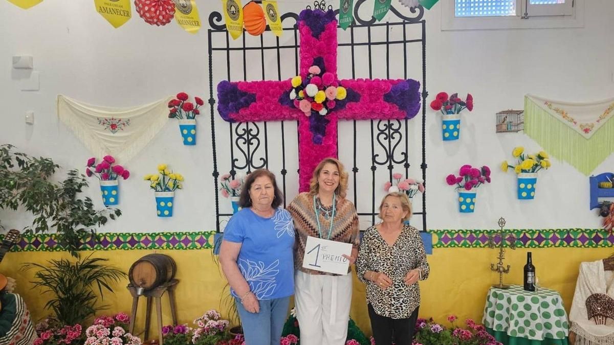 Cruz de mayo ganadora del I Concurso de Cruces de Mayores