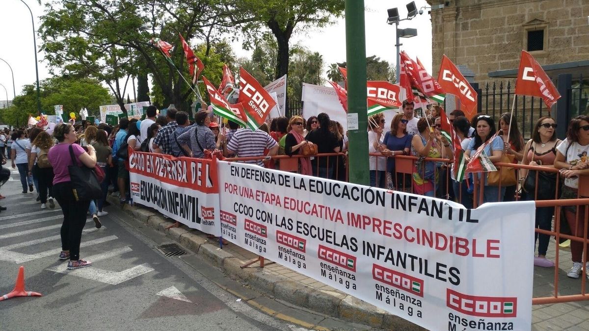 Protestas de las escuelas infantiles en Andalucía a las puertas del Parlamento