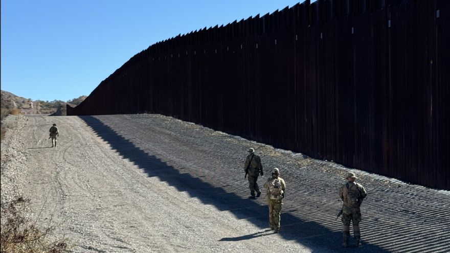 Las milicias afines a Trump intensifican la actividad en la frontera con México y acosan a los trabajadores humanitarios