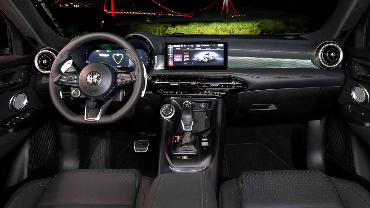 Puesto de conducción del Alfa Romeo Tonale.