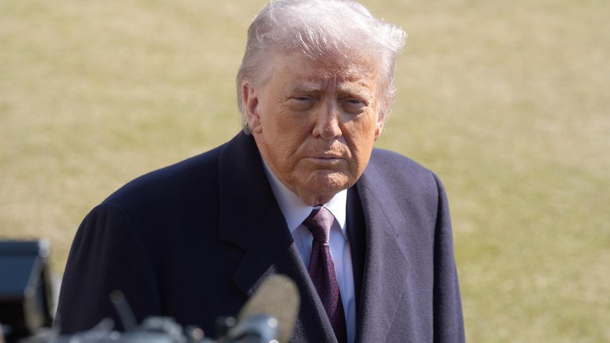 El presidente de Estados Unidos, Donald Trump, habla este viernes en la Casa Blanca, en Washington (EE.UU.). EFE/ Octavio Guzmán