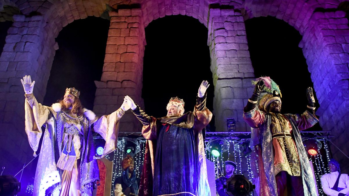 Tras llegar en barco, en tren o en cualquier otro medio, los Reyes Magos participarán en las tradicionales cabalgatas
