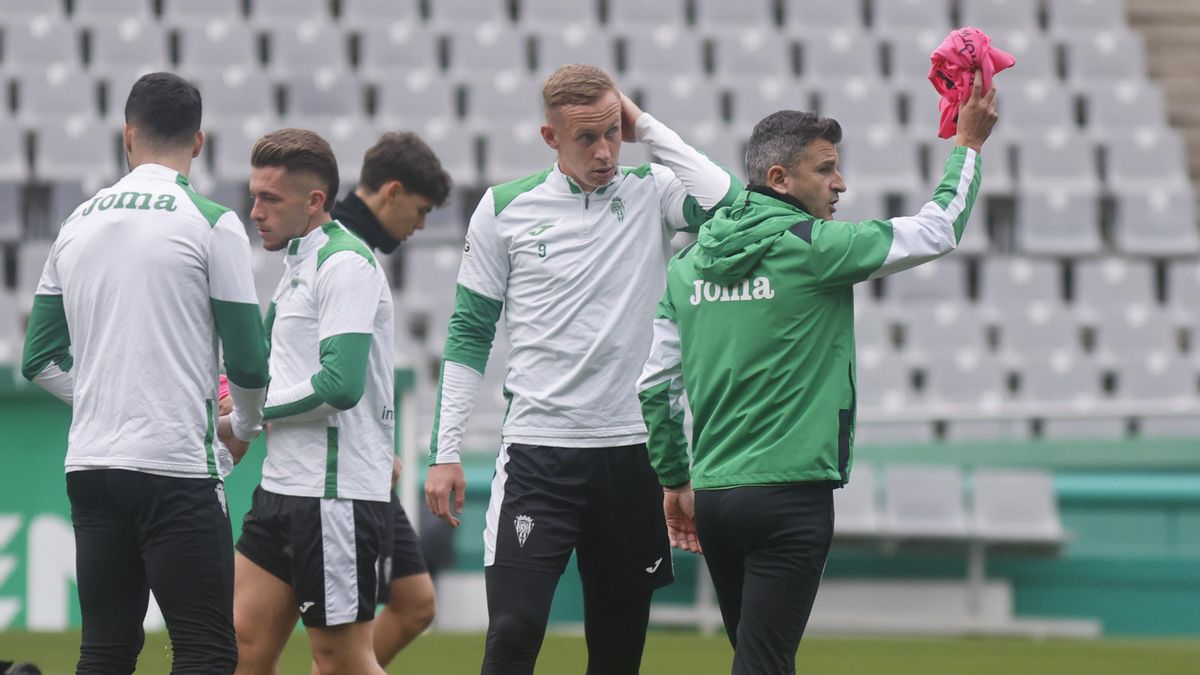 Iván Ania, ante la visita de la Real Sociedad B: "Es clave volver a esa seguridad defensiva"