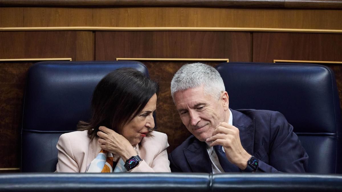 Margarita Robles y Fernando Grande-Marlaska, en un pleno del Congreso