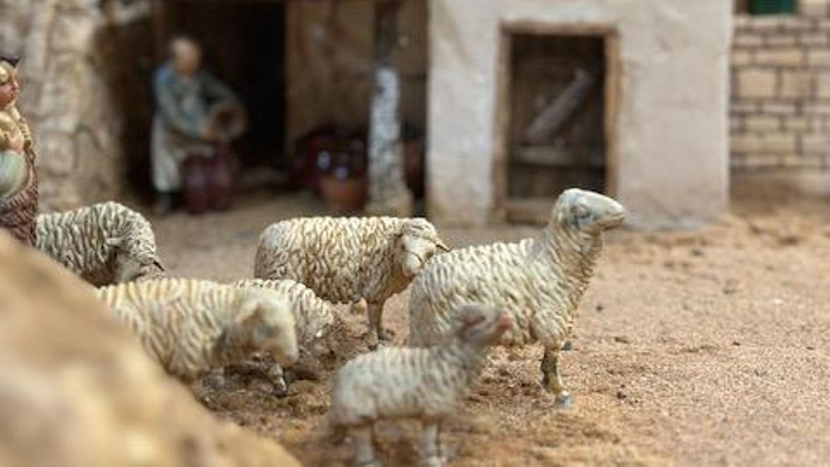 Figuras del Belén realizado íntegramente de manera artesanal por el vecino del barrio de El Batán Juan Antonio Jiménez.