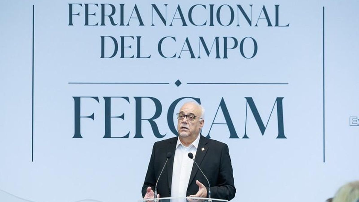 El alcalde de Manzanares en la inauguración de la feria