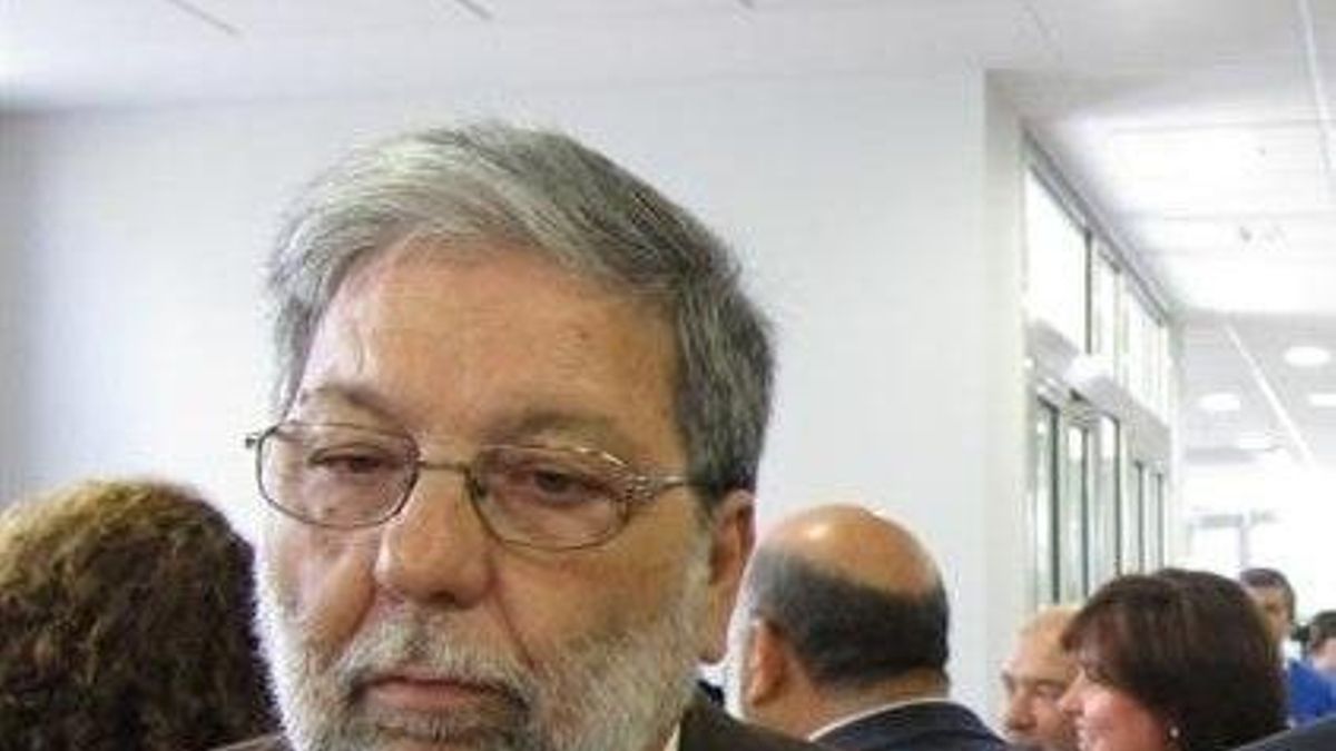 Toscano critica el "golpe encubierto" de Susana Díaz a Sánchez y lamenta la "locura orquestada"