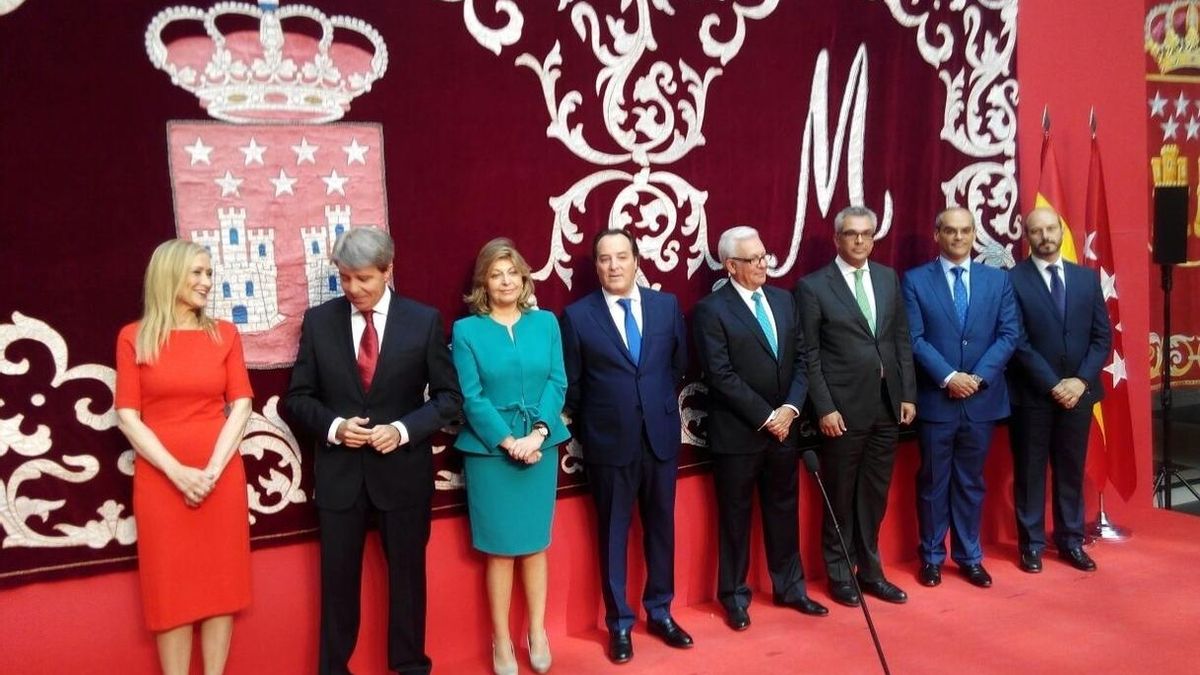 Los consejeros del Gobierno de Cifuentes toman posesión de cargo arropados por Rajoy