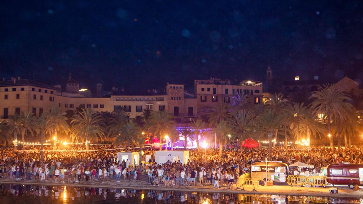 Las fiestas del Flexas en el Parc de la Mar han llegado a alcanzar los 15.000 asistentes.