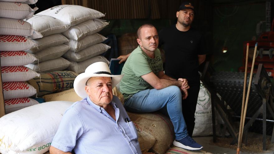 Viaje al bastión de Uribe, condenado en el 'juicio del siglo' en Colombia: "Es una suerte de fervor, casi una religión”