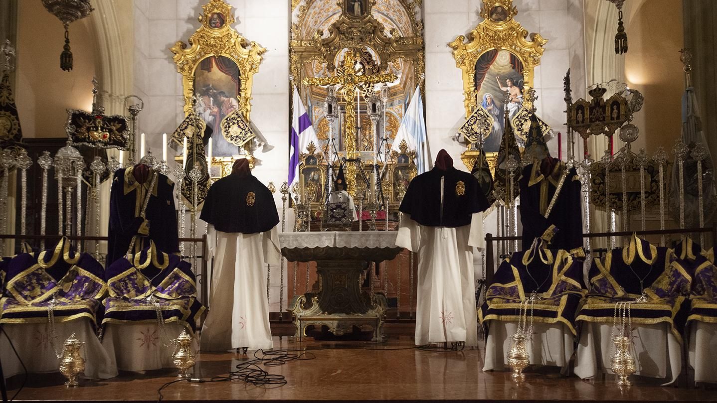 Altar de salida preparado en la Hermandad de los Gitanos