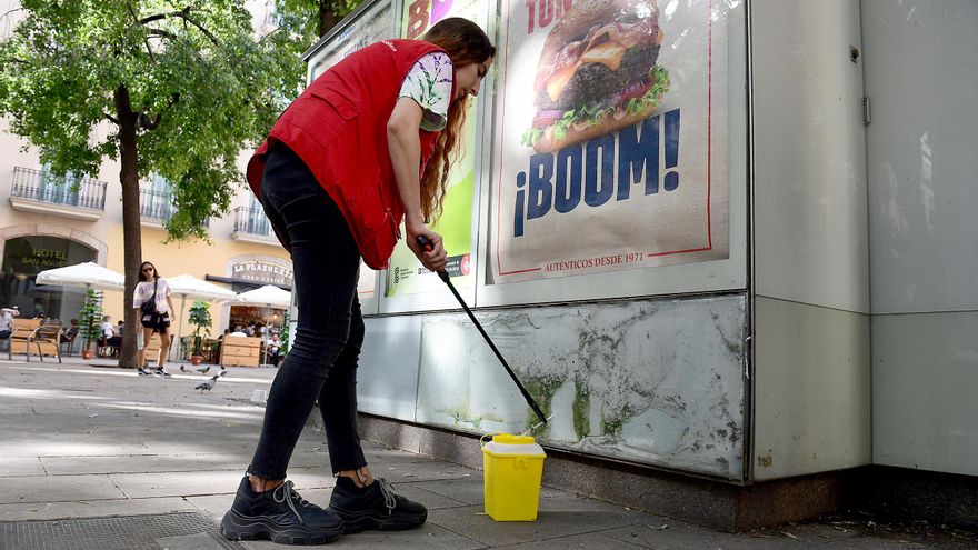 En primera línea de la atención a toxicómanos en el Raval: "Intentamos que consuman en espacios seguros"