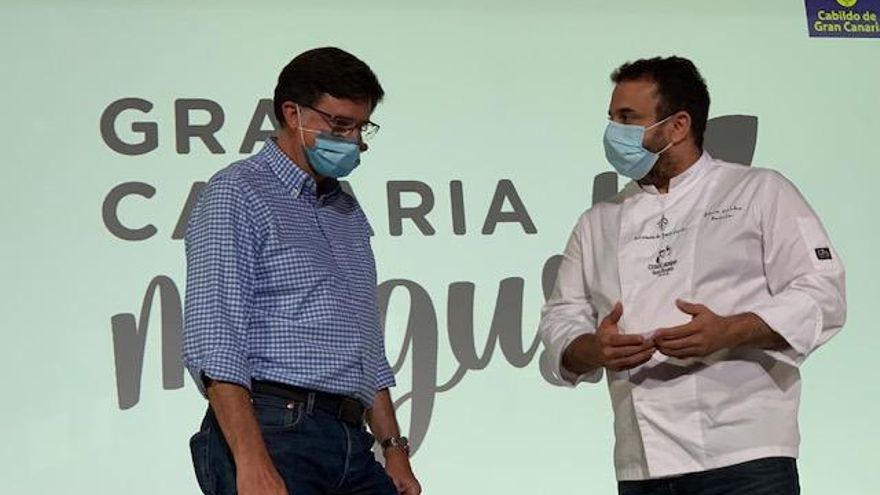 Juan Carlos Padrón y Juan Luis Pinchetti, director del Banco Nacional de Algas en Taliarte