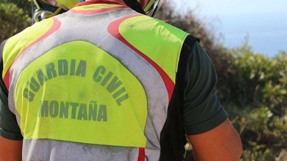 La Guardia Civil rescata a dos senderistas de León y un perro tras extraviarse en los Picos de Europa