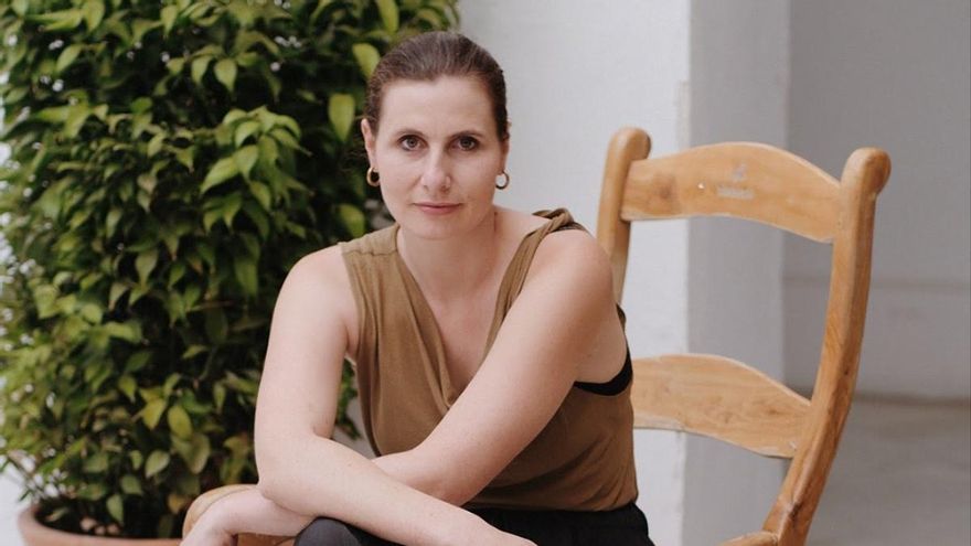 La artista alemana Carolin Ruggaber, ganadora de Patio Talento para Flora 2024