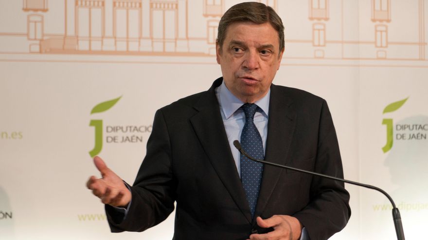 Gobierno y autonomías acuerdan proteger la recogida de la fruta ante la COVID