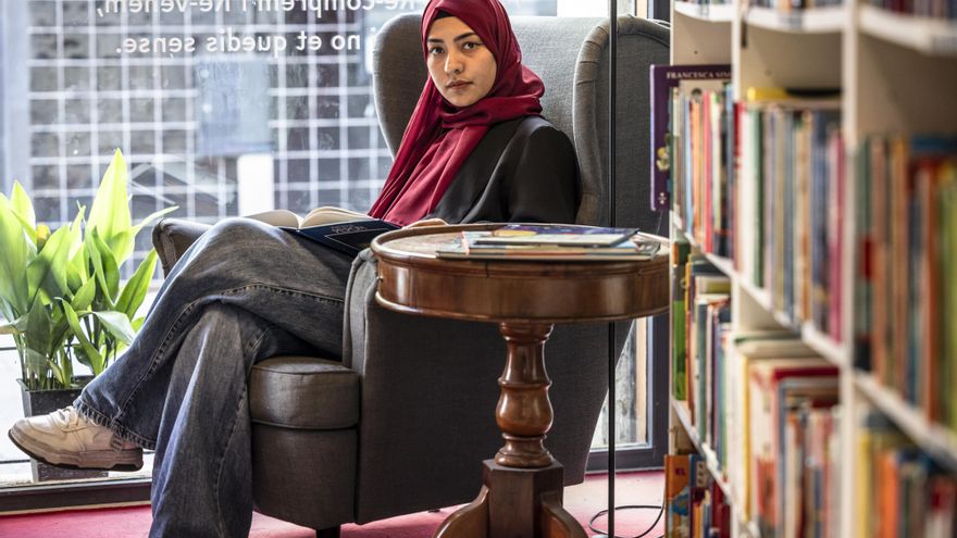 Resistencia afgana desde Barcelona: una activista refugiada lucha por la educación de las niñas bajo el régimen talibán
