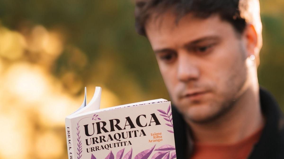 El actor y escritor Jaime Riba Arango presenta en León su libro 'Urraca, urraquita, urraquitita'