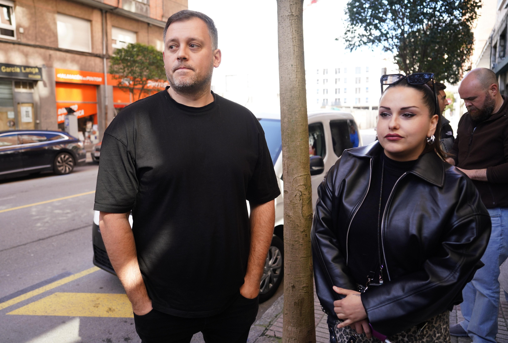 Luara Carro y su marido Héctor González, este miércoles en Gijón/Xixón, han acudido a la rueda de prensa donde se ha valorado el indulto que les concedió el Consejo de Ministros.