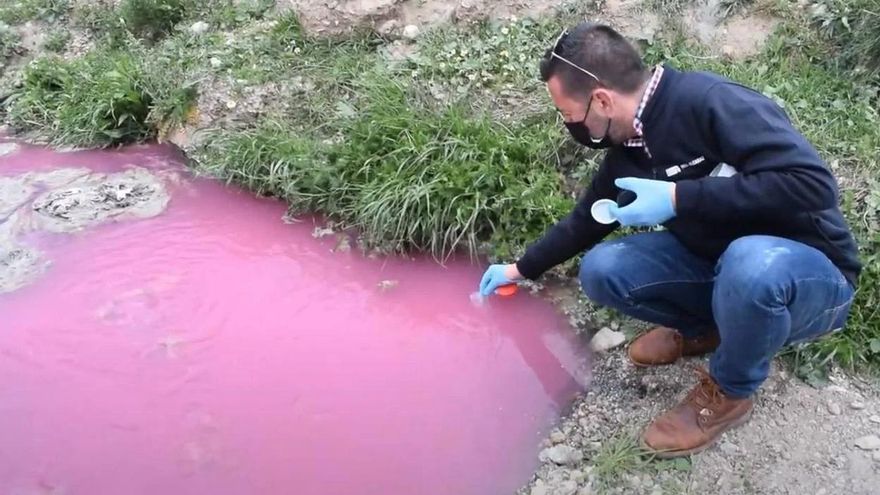 La lenta agonía del río Vélez: anatomía de un desastre ecológico para el que la justicia no señala responsables