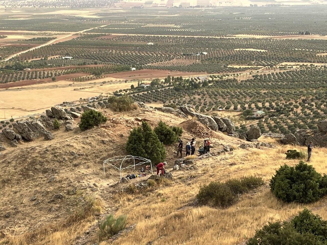 Vista general del yacimiento de 'La Chorrera' en Los Yébenes (Toledo) desde la sierra homónima