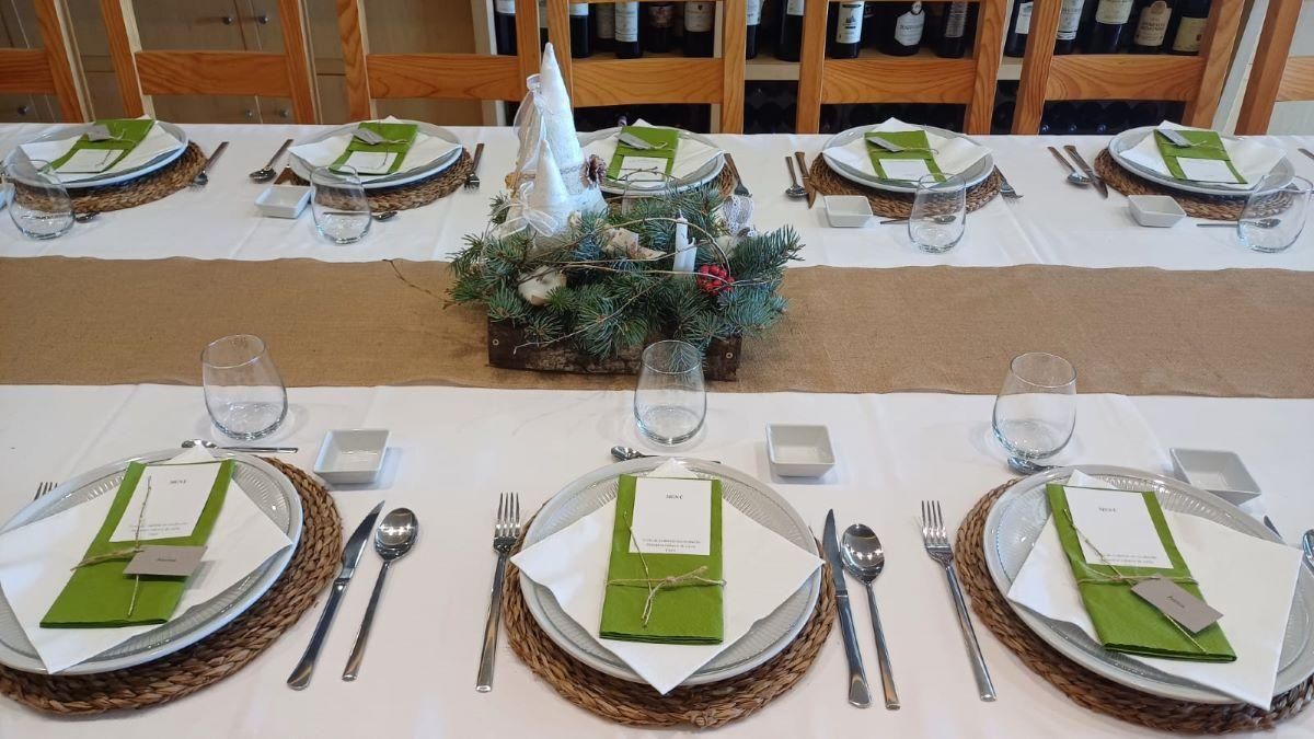 A tu lado en Nochebuena: dónde y cómo apuntarse a una cena y velada para personas que se sienten solas