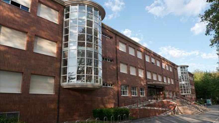 Aislada una clase de la UPV/EHU tras el positivo de un profesor que se niega a usar mascarilla