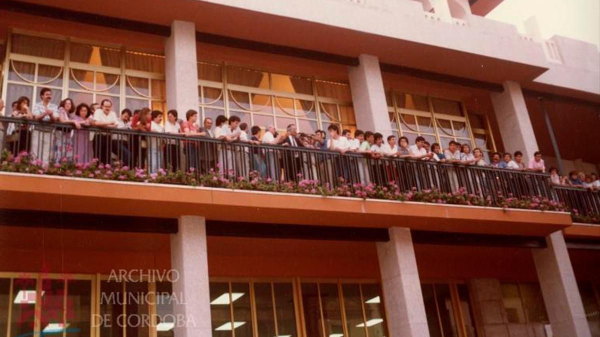 Recepción días después de la plantilla del Córdoba CF en el Ayuntamiento tras el ascenso en 1981
