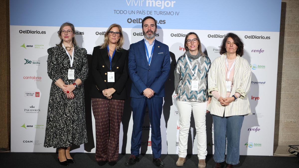 Carmen Avilés Palacios, coordinadora del máster de Economía Circular de la UPM y profesora del máster en Gestión del Turismo Ecológico y Sostenible de la UPM; Lara Martínez, viceconsejera de Turismo del Principado de Asturias; Javier Hurtado Domínguez, consejero de Turismo, Comercio y Consumo del Gobierno Vasco; Ana Muñoz, directora general de Políticas Turísticas de la Secretaría de Estado de Turismo del Ministerio de Industria y Turismo; y Sara Acosta, socia fundadora de la revista Ballena Blanca