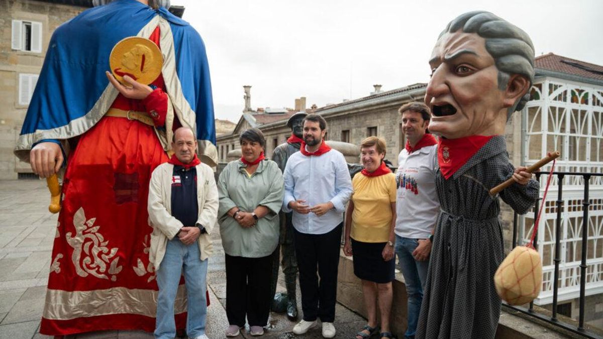 Presentación de los lanzadores del chupinazo de Vitoria de 2025