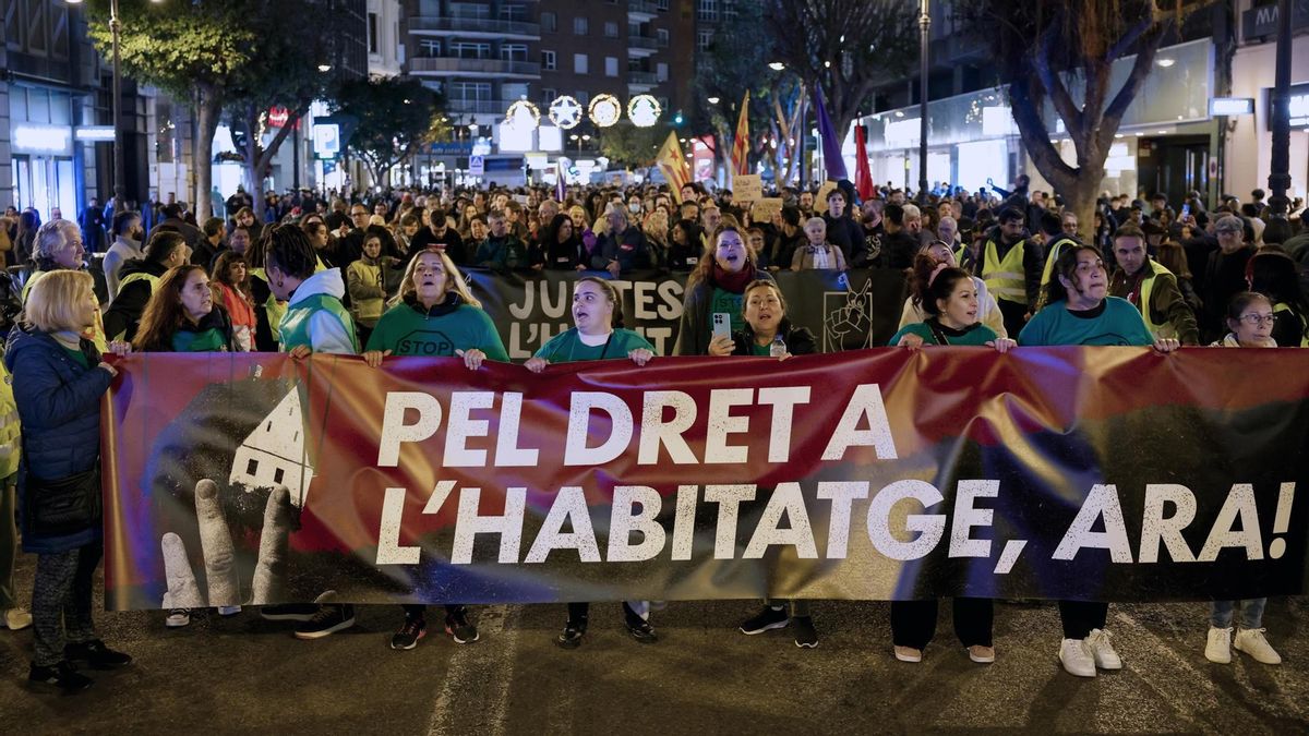 Una manifestación recorre València por el derecho a la vivienda y pide un "plan de choque"