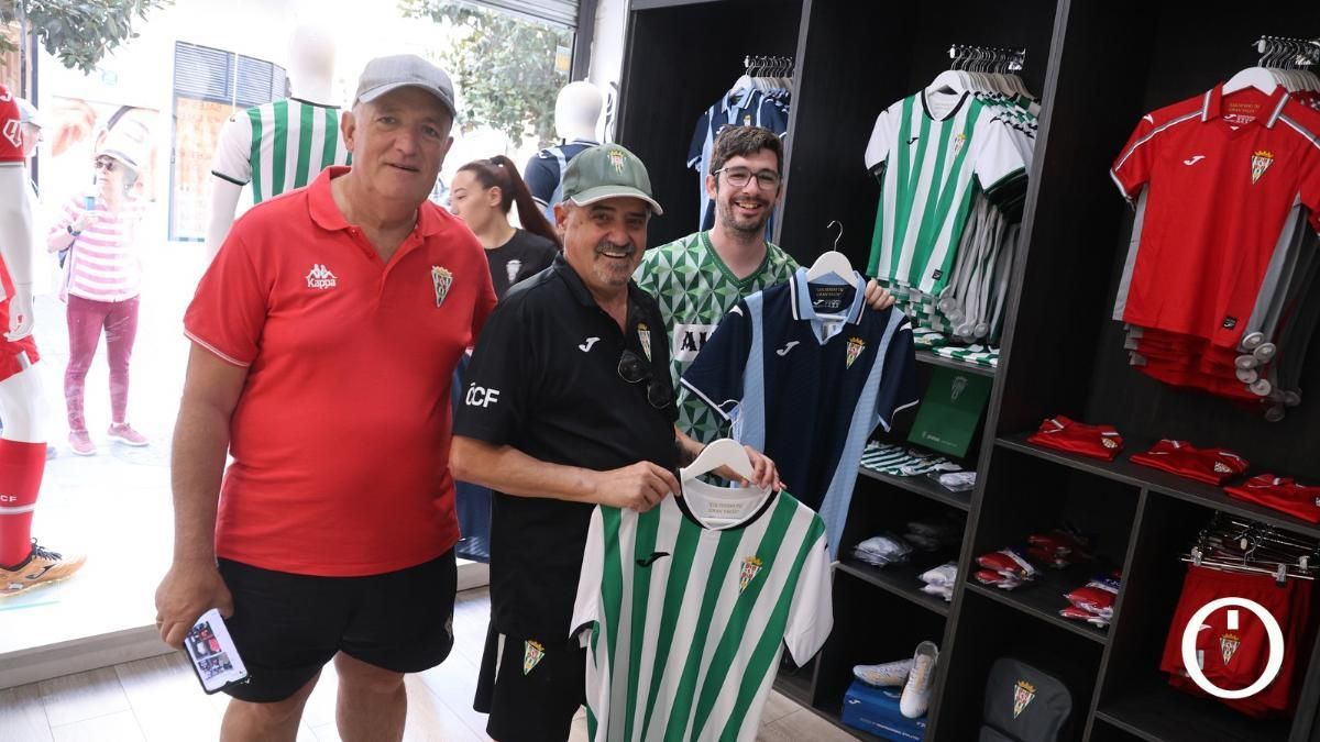 El Córdoba CF comienza a vender sus nuevas equipaciones para la 2025-26