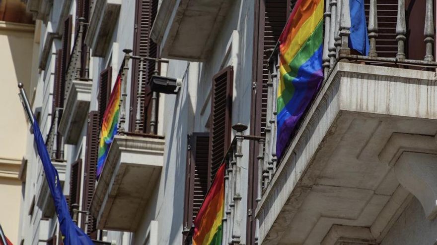 Vox exige la retirada de la bandera LGTBI de la Delegación del Gobierno en Cantabria