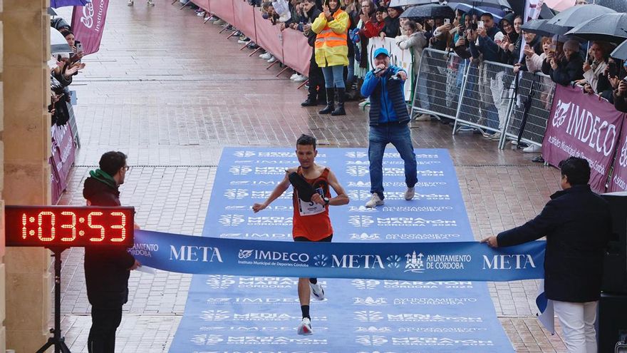 Houssame Benabbou y Fátima Ouhaddou, nuevos reyes de la Media Maratón de Córdoba
