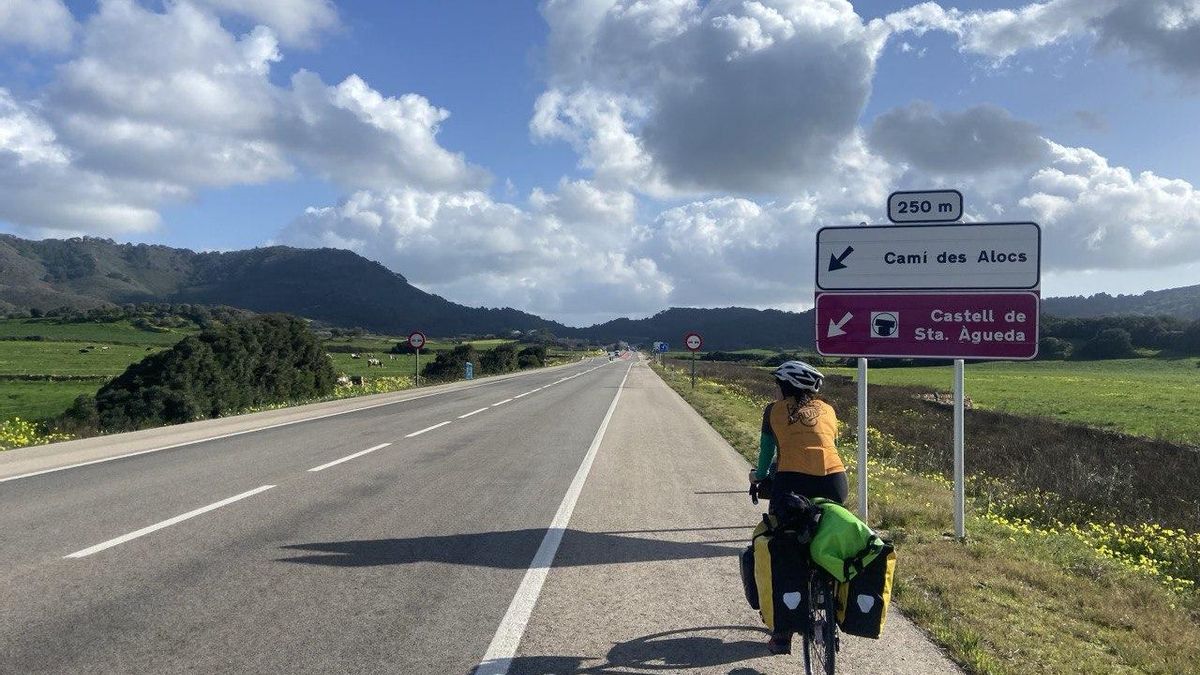 Recorrido en bicicleta por Menorca, una forma de observar el territorio a escala real y leer los límites y tensiones del sistema