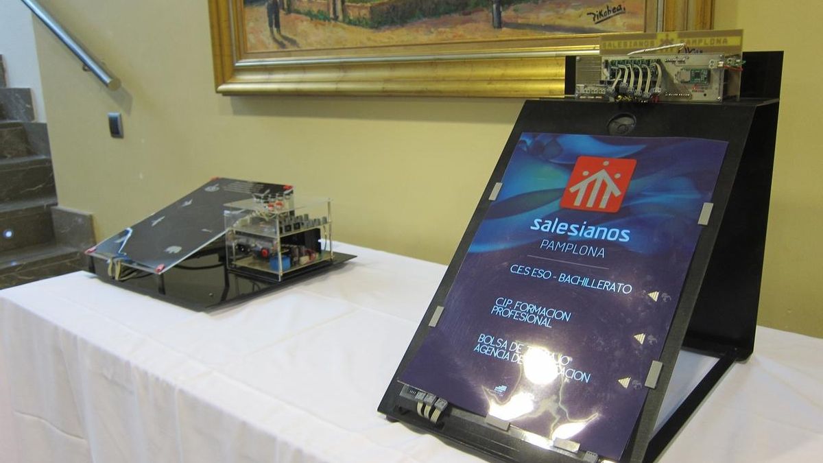 Alumnos de Salesianos Pamplona crean seis dispositivos impresos con una tinta que se ilumina con una señal eléctrica