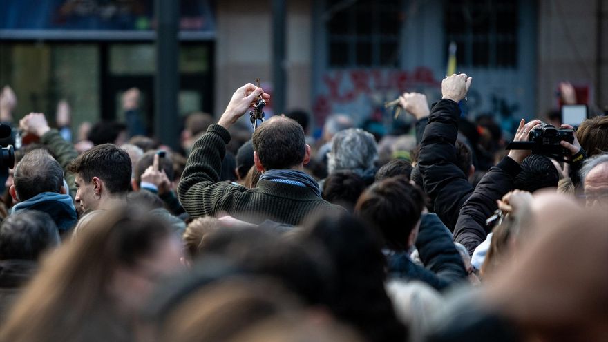 EuropaPress 6488515 decenas personas concentracion sindicat llogateres catalunya vecinos contra
